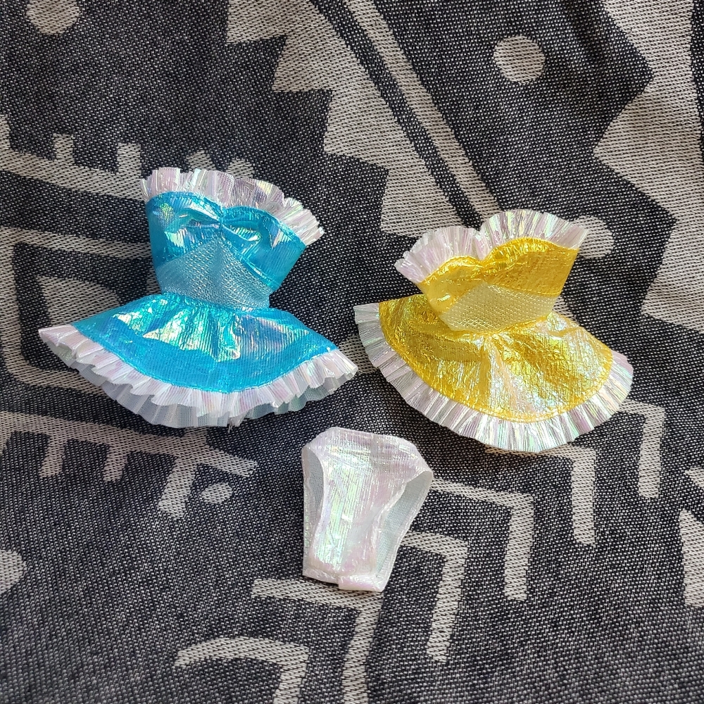 1995 Barbie Foam ‘n Color Dress Mattel Yellow & Blue Dresses #15098 / #15099